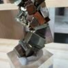 Pyrite Pérou spécimen cristaux cubiques vue profil socle transparent