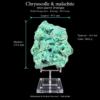 Dimensions de la chrysocolle : 114,9 × 95,7 × 45,5 mm, poids 504,6 g Dimensions du spécimen : hauteur 114,9 mm, largeur 95,7 mm, épaisseur 45,5 mm et poids 504,6 g.